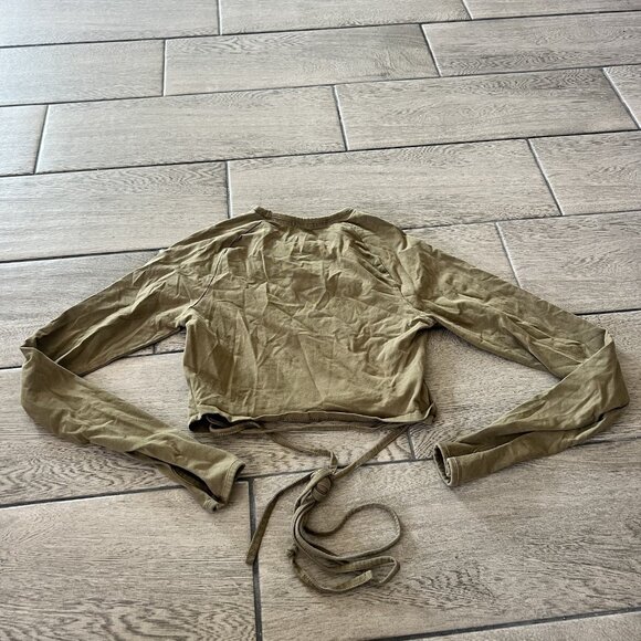 Gymshark Cropped Long Sleep Green Tie Small? (247) - Picture 2 of 7